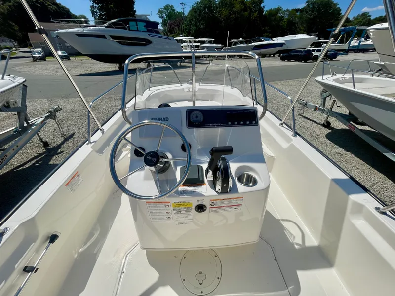 Slide: The Image of Boston Whaler 170 Montauk 2026 - 9
