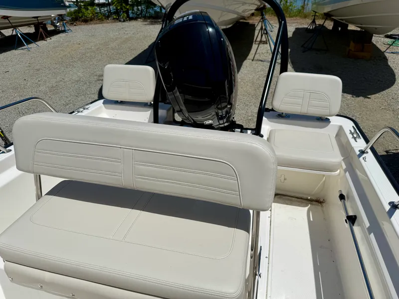 Slide: The Image of Boston Whaler 170 Montauk 2026 - 7