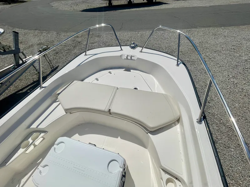 Slide: The Image of Boston Whaler 170 Montauk 2026 - 12
