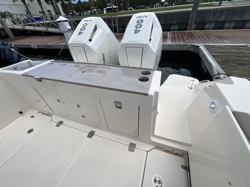 Slide: The Image of Boston Whaler 330 Vantage 2026 - 13