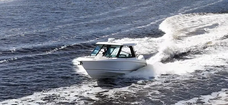 Slide: The Image of Boston Whaler 330 Vantage 2026 - 11