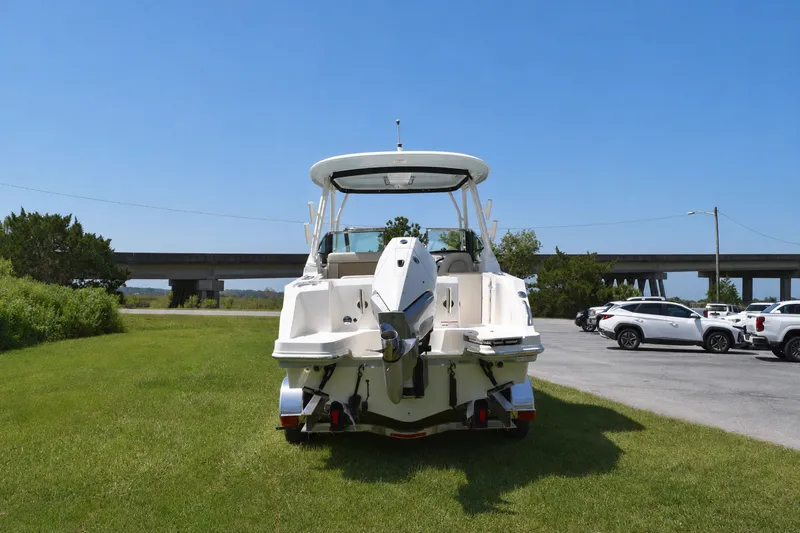 Slide: The Image of Boston Whaler 240 Vantage 2026 - 4