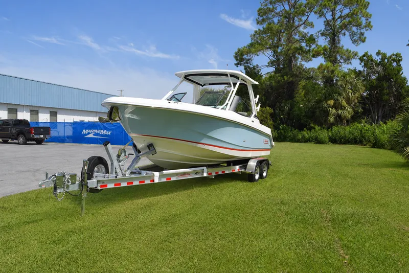 Slide: The Image of Boston Whaler 240 Vantage 2026 - 1