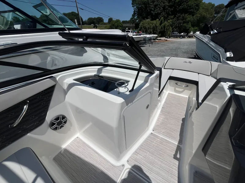 Slide: The Image of Sea Ray SPX 210 Outboard 2026 - 10