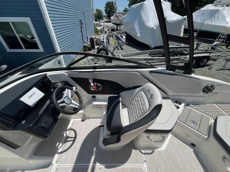 Slide: The Image of Sea Ray SPX 210 Outboard 2026 - 7