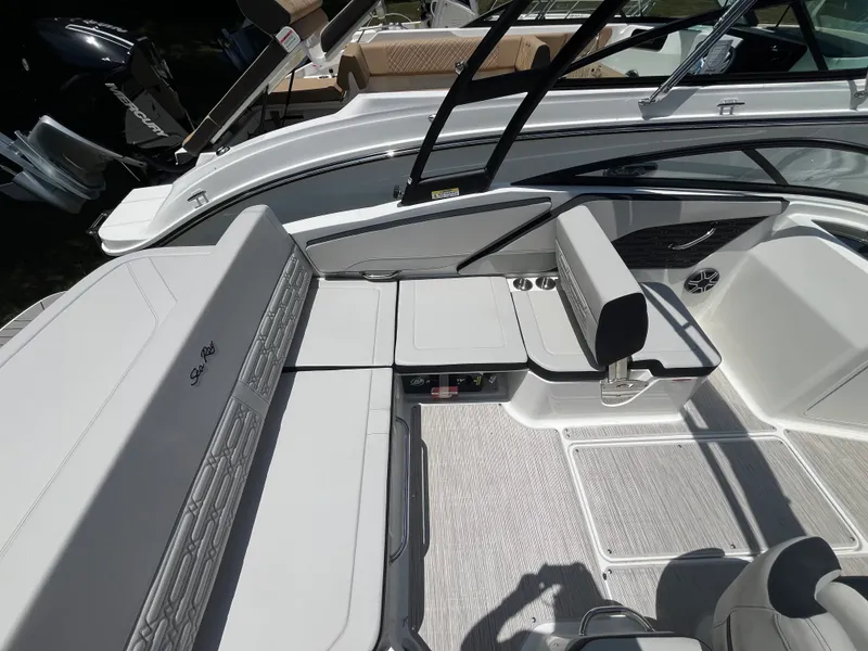 Slide: The Image of Sea Ray SPX 210 Outboard 2026 - 5