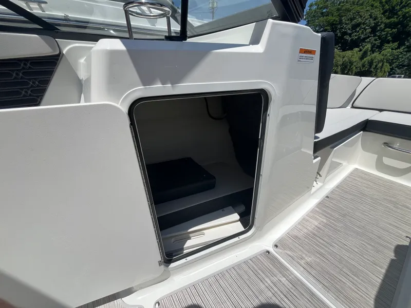 Slide: The Image of Sea Ray SPX 210 Outboard 2026 - 11