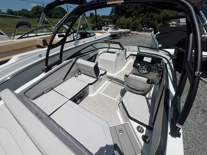 Slide: The Image of Sea Ray SPX 210 Outboard 2026 - 4