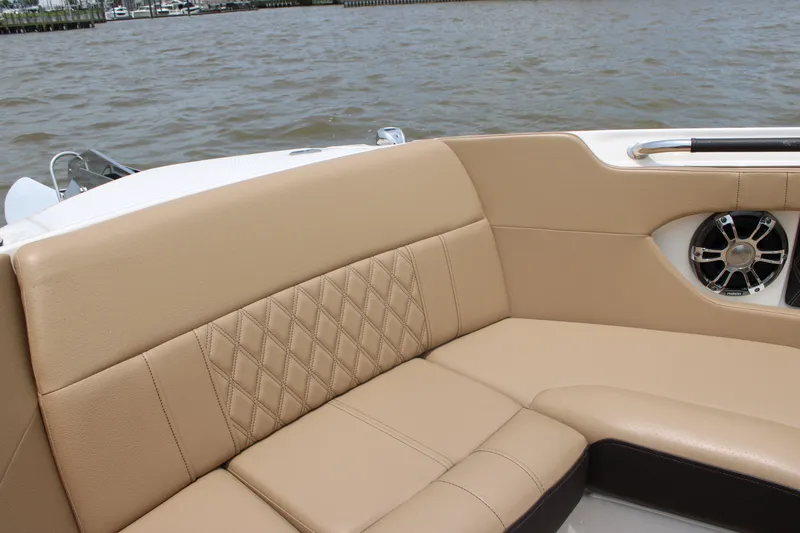 Slide: The Image of Sea Ray SLX 280 2020 - 40