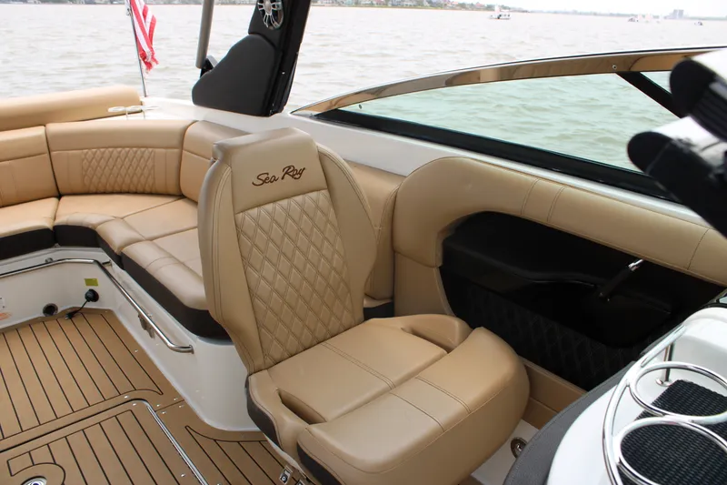 Slide: The Image of Sea Ray SLX 280 2020 - 23