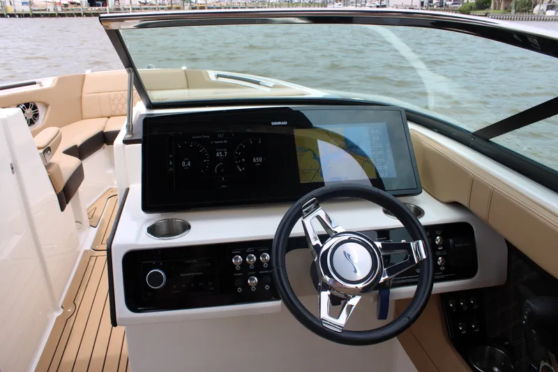 Slide: The Image of Sea Ray SLX 280 2020 - 26