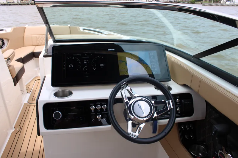 Slide: The Image of Sea Ray SLX 280 2020 - 34