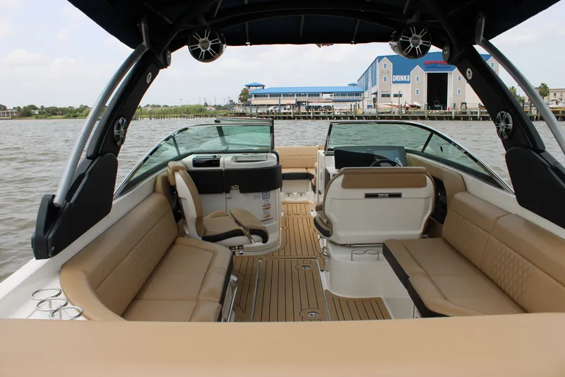 Slide: The Image of Sea Ray SLX 280 2020 - 13