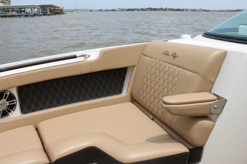 Slide: The Image of Sea Ray SLX 280 2020 - 35