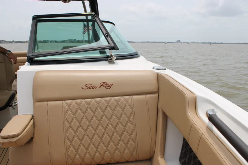Slide: The Image of Sea Ray SLX 280 2020 - 45