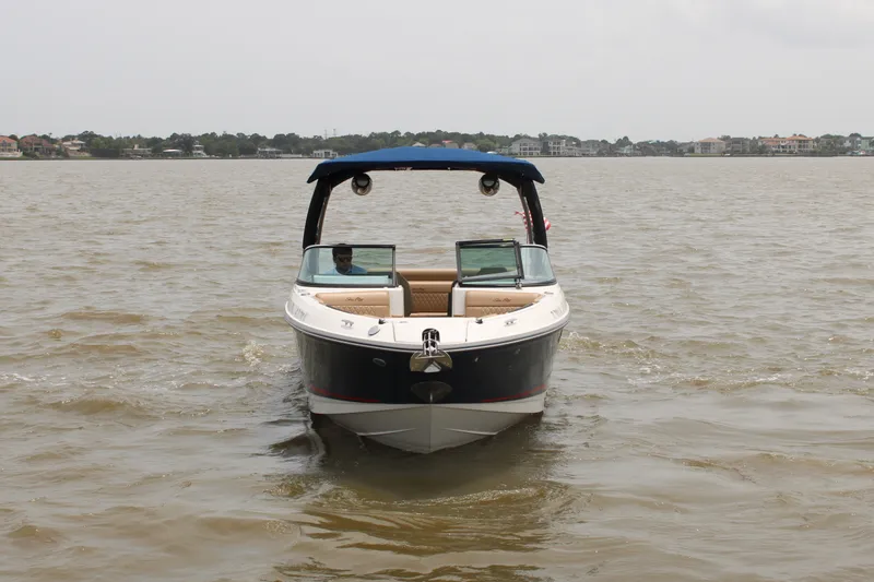Slide: The Image of Sea Ray SLX 280 2020 - 7