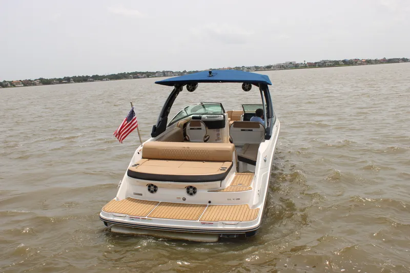Slide: The Image of Sea Ray SLX 280 2020 - 3