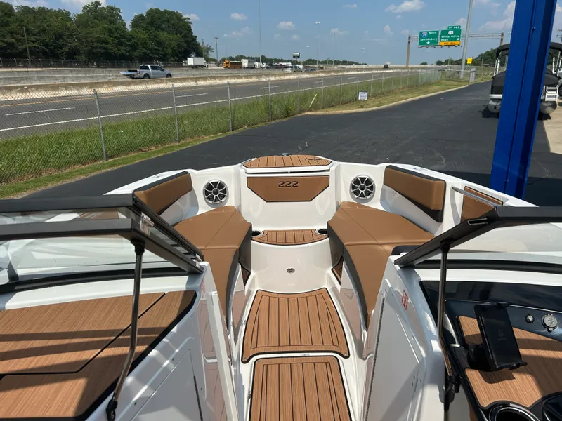 Slide: The Image of Yamaha 222SE 2026 - 10