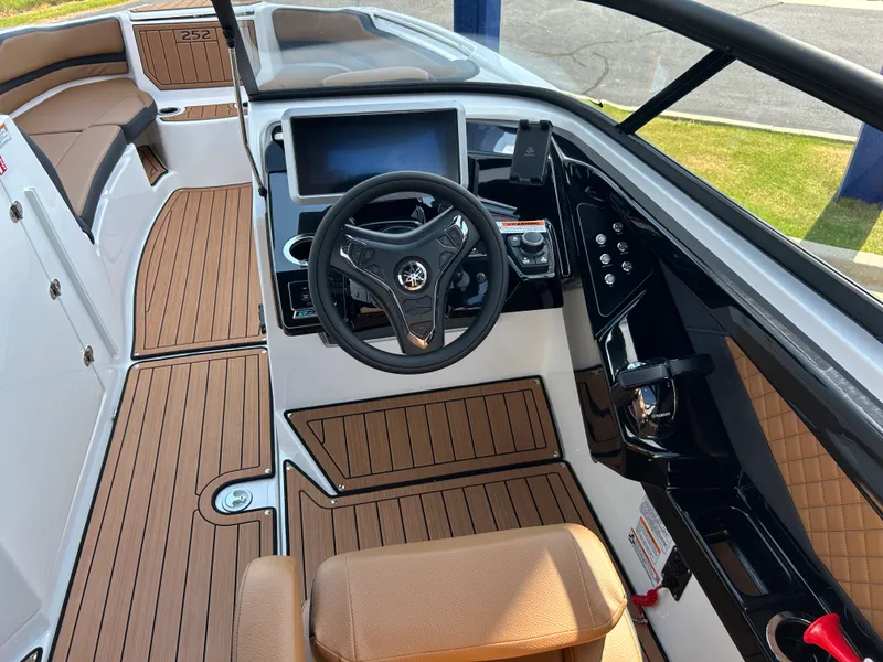 Slide: The Image of Yamaha 252SD 2026 - 15