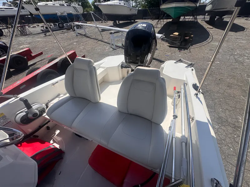 Slide: The Image of Boston Whaler 16 SUPER SPORT 2021 - 12