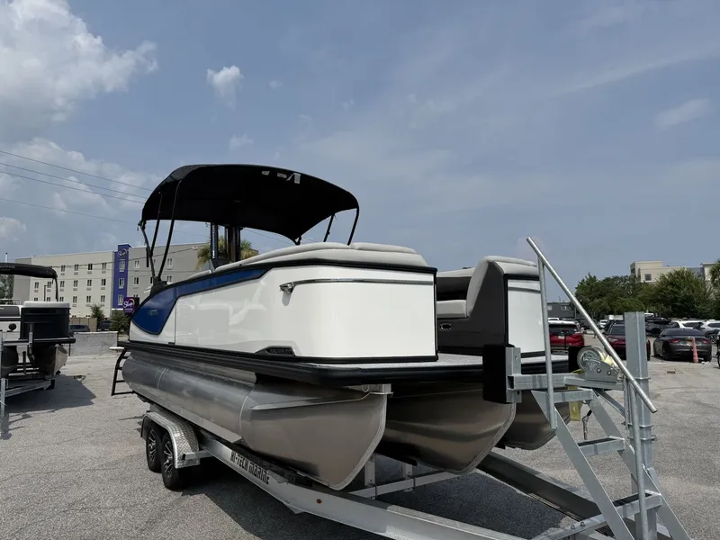 Slide: The Image of Harris Sunliner 230 2026 - 2