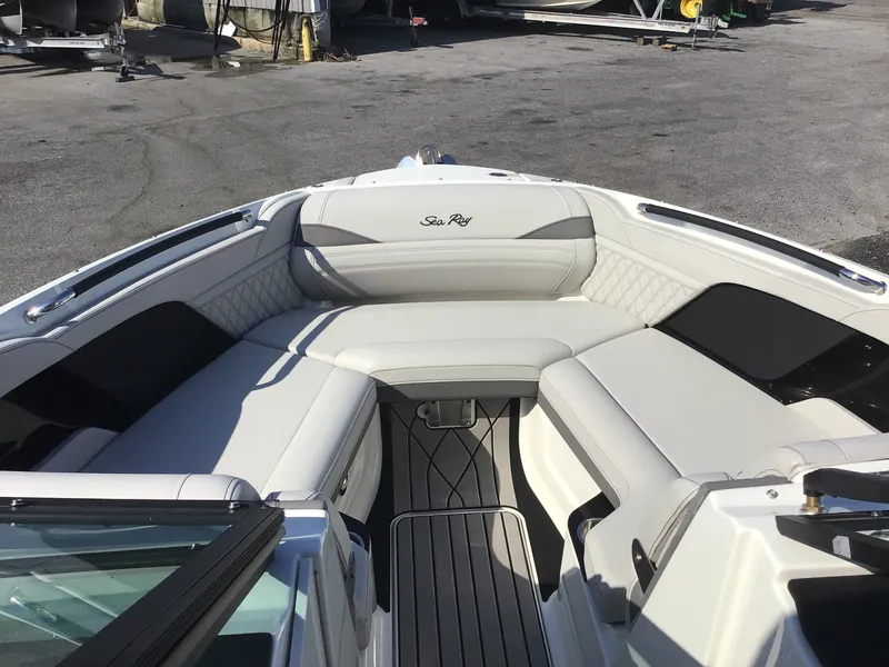 Slide: The Image of Sea Ray SLX 280 Outboard 2026 - 4