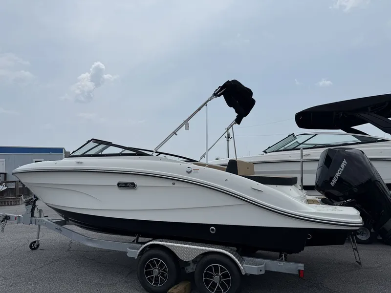 Slide: The Image of Sea Ray SPX 210 Outboard 2026 - 4