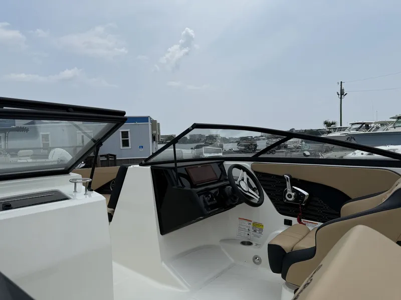 Slide: The Image of Sea Ray SPX 210 Outboard 2026 - 16