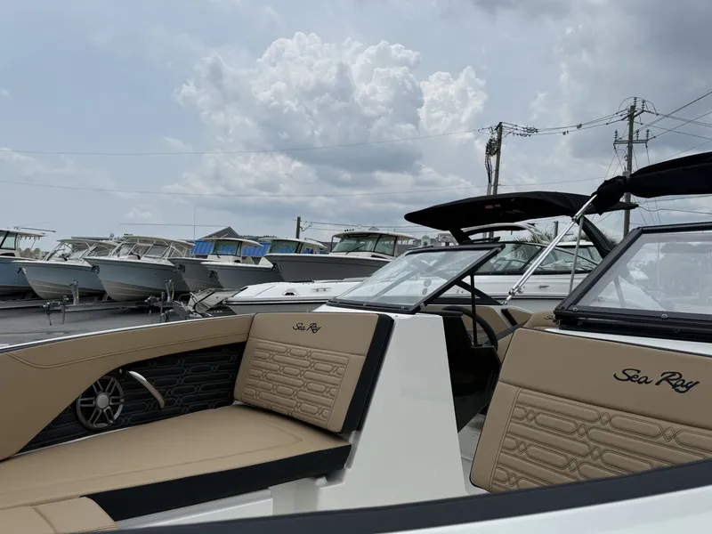 Slide: The Image of Sea Ray SPX 210 Outboard 2026 - 15