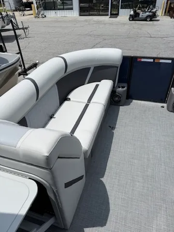 Slide: The Image of Crest Classic 220 SLRC 2025 - 10