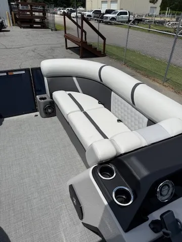 Slide: The Image of Crest Classic 220 SLRC 2025 - 11