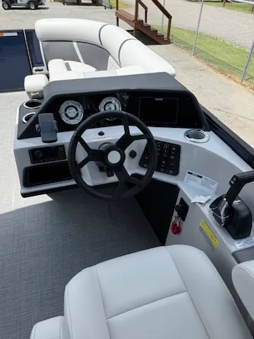 Slide: The Image of Crest Classic 220 SLRC 2025 - 8