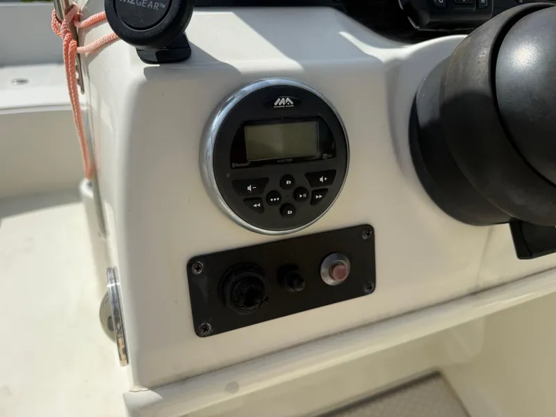 Slide: The Image of Control panel of a 2018 Stingray 191 boat with audio system and controls. - 21
