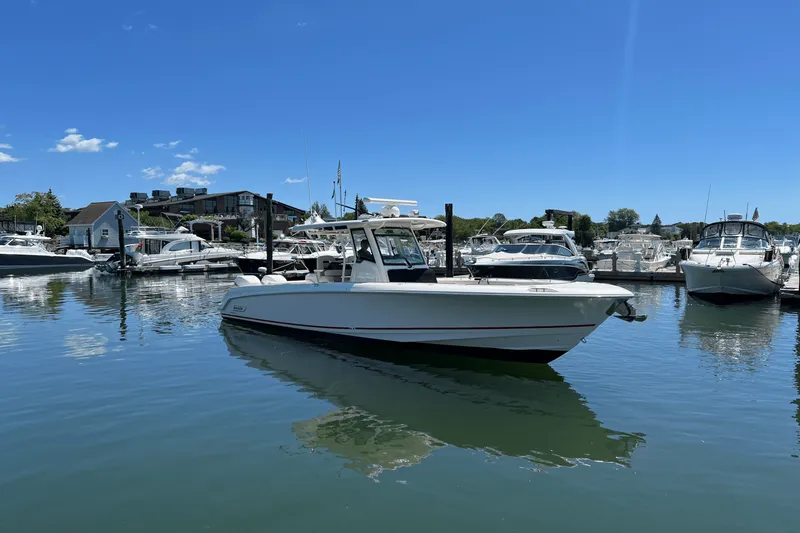 Slide: The Image of Boston Whaler 330 OUTRAGE 2022 - 0