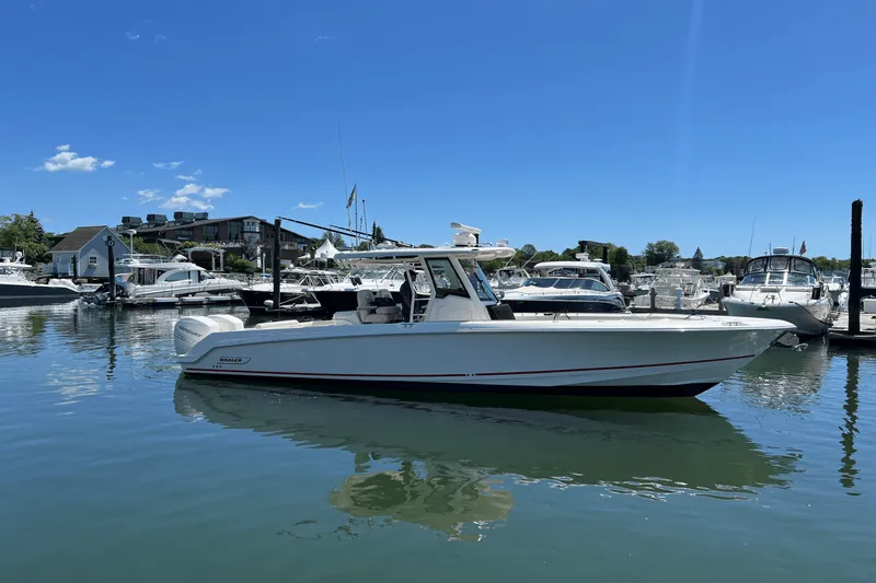 Slide: The Image of Boston Whaler 330 OUTRAGE 2022 - 1