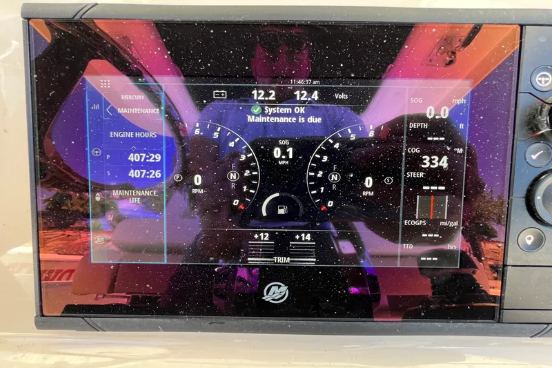 Slide: The Image of Boston Whaler 330 OUTRAGE 2022 - 14