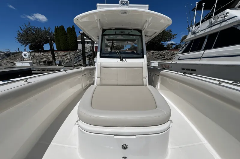 Slide: The Image of Boston Whaler 330 OUTRAGE 2022 - 16