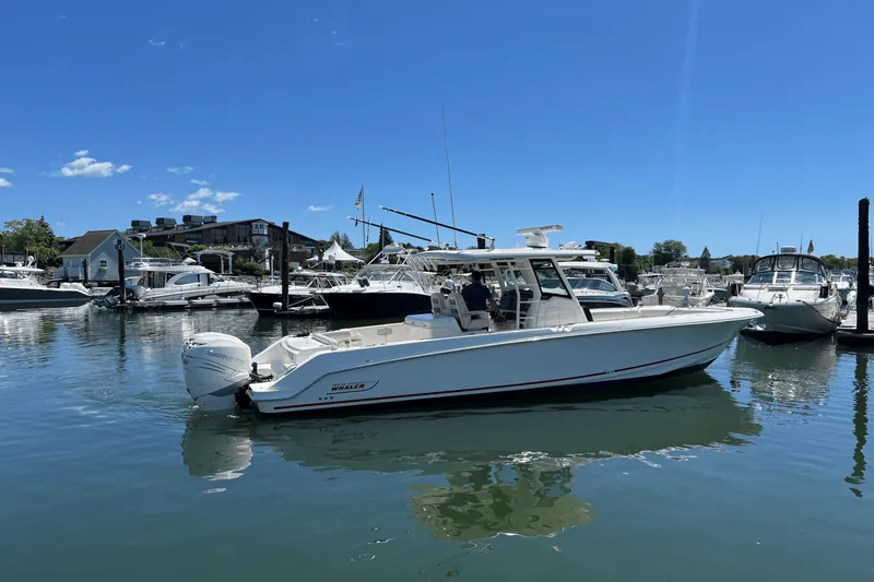 Slide: The Image of Boston Whaler 330 OUTRAGE 2022 - 2