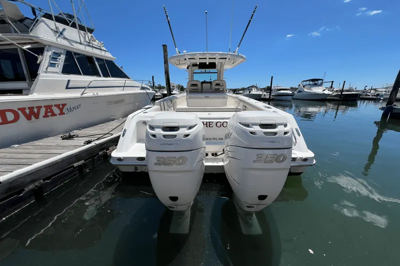 Slide: The Image of Boston Whaler 330 OUTRAGE 2022 - 20