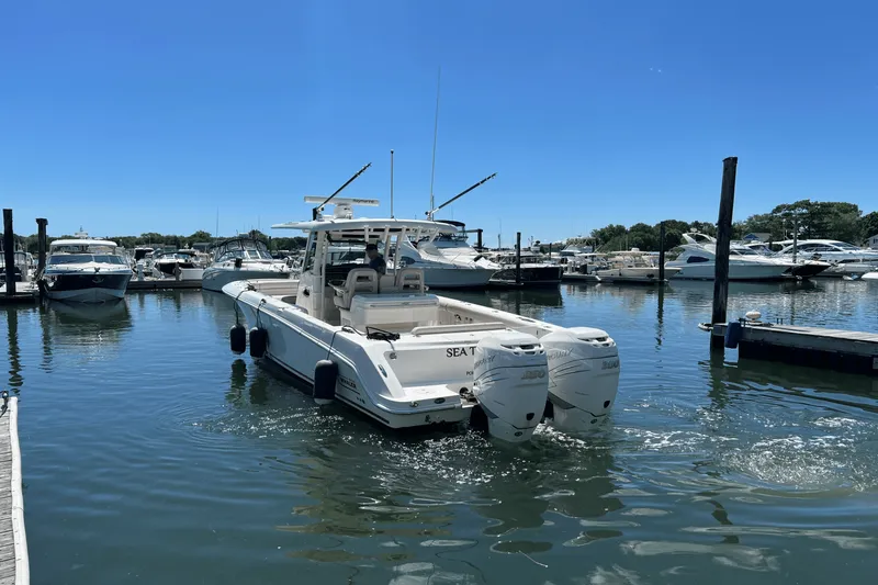 Slide: The Image of Boston Whaler 330 OUTRAGE 2022 - 3