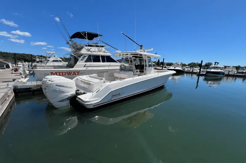 Slide: The Image of Boston Whaler 330 OUTRAGE 2022 - 5