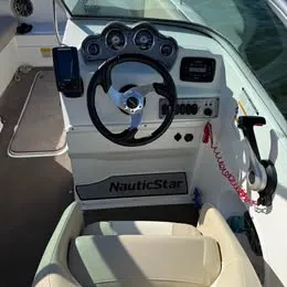 Slide: The Image of NauticStar 203 DC 2016 - 8
