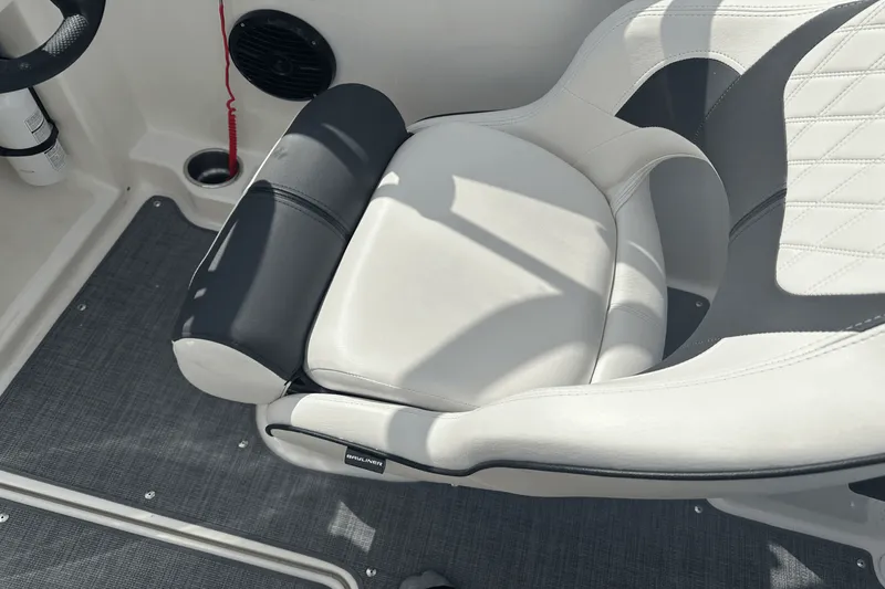 Slide: The Image of Bayliner VR4 OB 2023 - 11