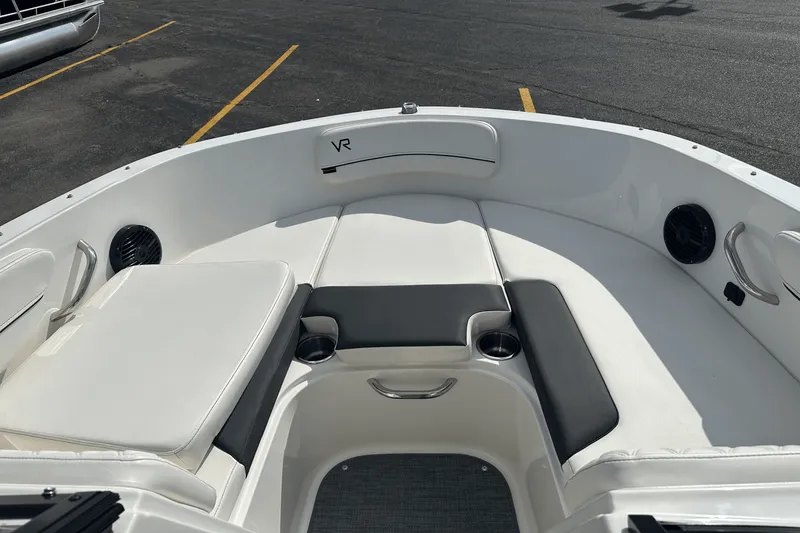 Slide: The Image of Bayliner VR4 OB 2023 - 4
