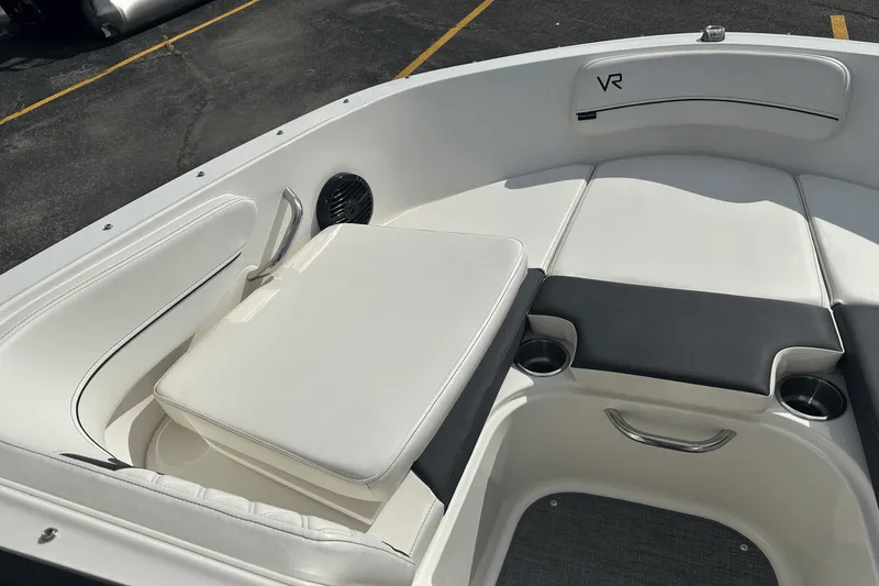 Slide: The Image of Bayliner VR4 OB 2023 - 6