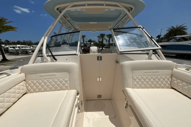 Slide: The Image of Grady-White Freedom 235 2026 - 14