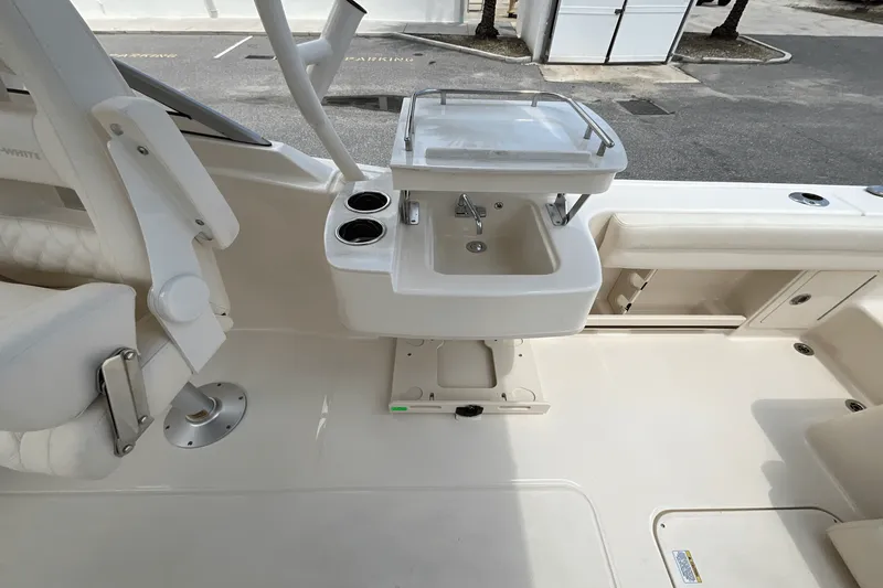 Slide: The Image of Grady-White Freedom 235 2026 - 26