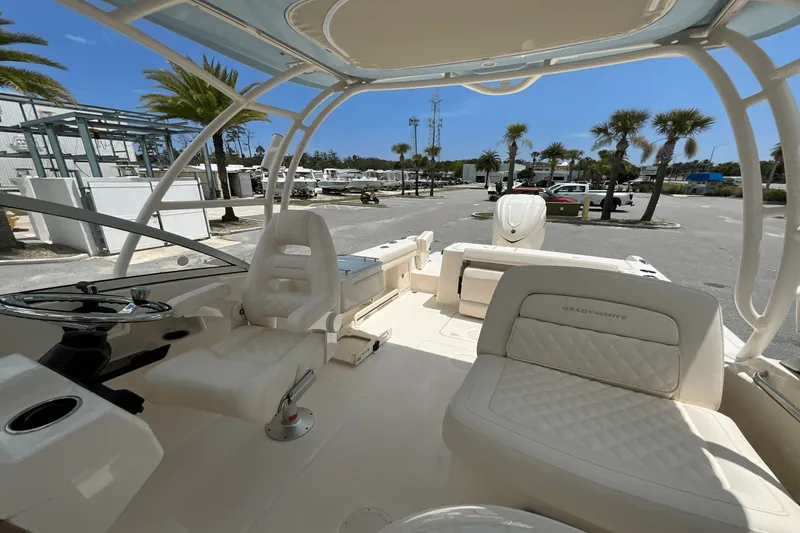 Slide: The Image of Grady-White Freedom 235 2026 - 28