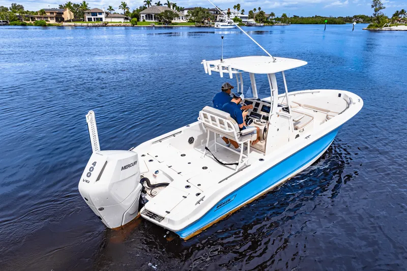 Slide: The Image of Boston Whaler 250 Dauntless 2026 - 2