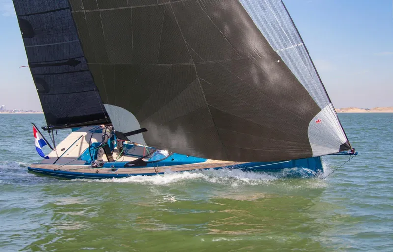 Slide: The Image of 2026 Saffier Se 27 Leisure sailboat on water, featuring blue hull and black sails. - 4